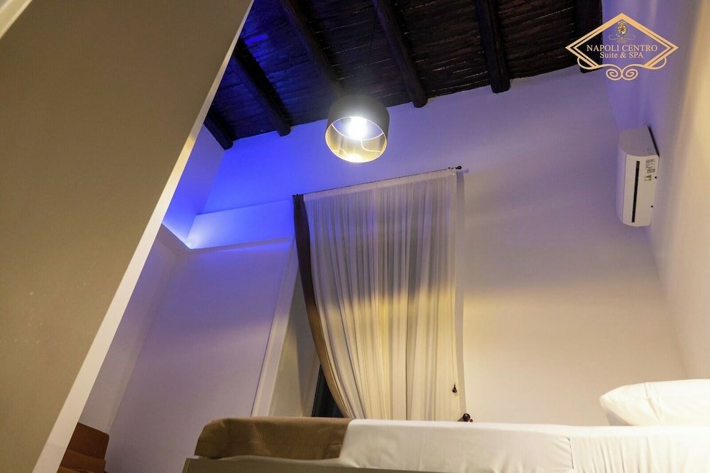 Фото Napoli Centro Suite & SPA