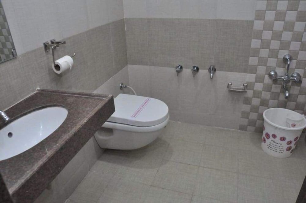 Фото The New Holiday Inn