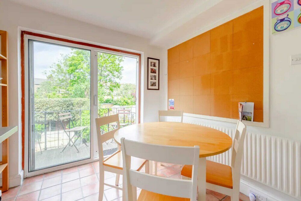 Фото Inviting 4bd House - Greenwich