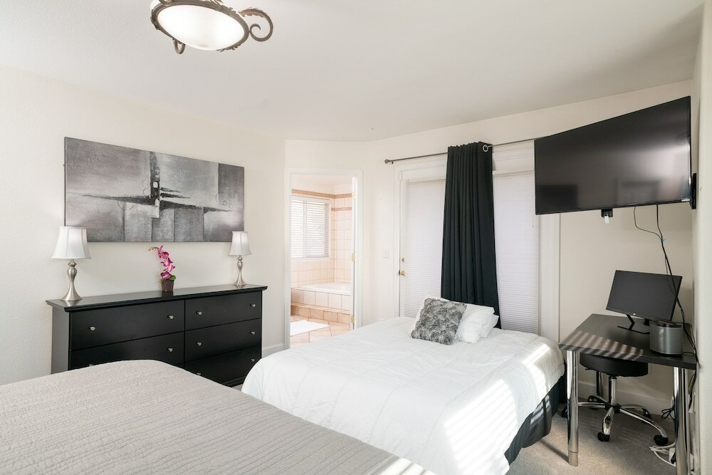 Фото 3204 Curtis Street