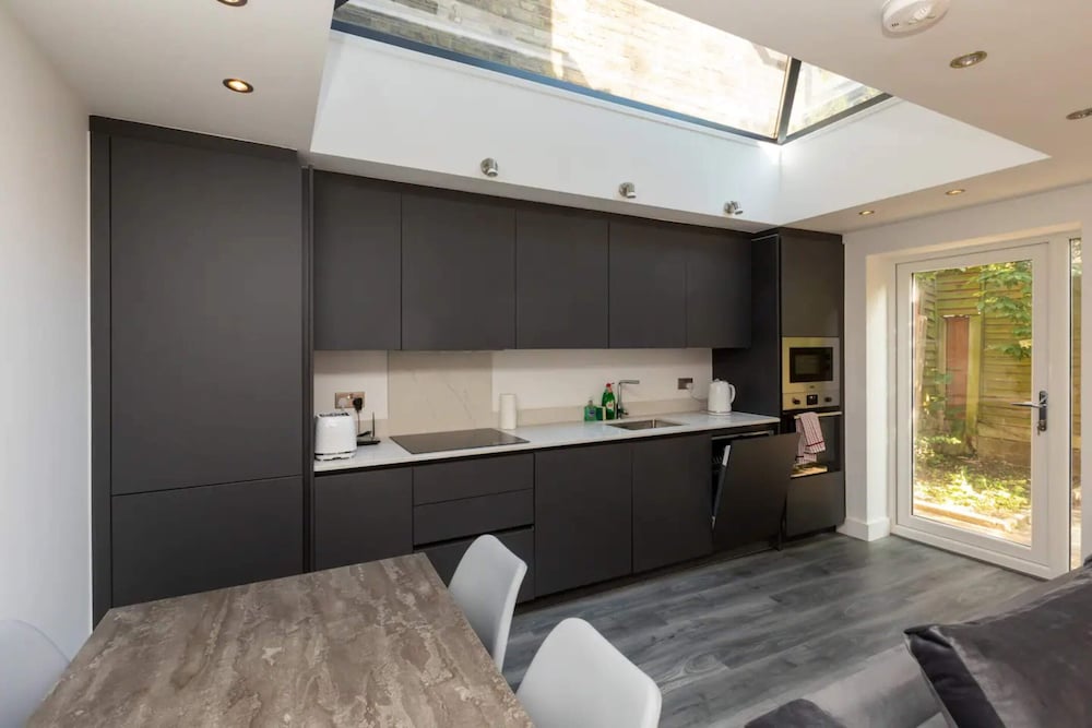 Фото Modern 2bd Flat With a Garden - West Hampstead