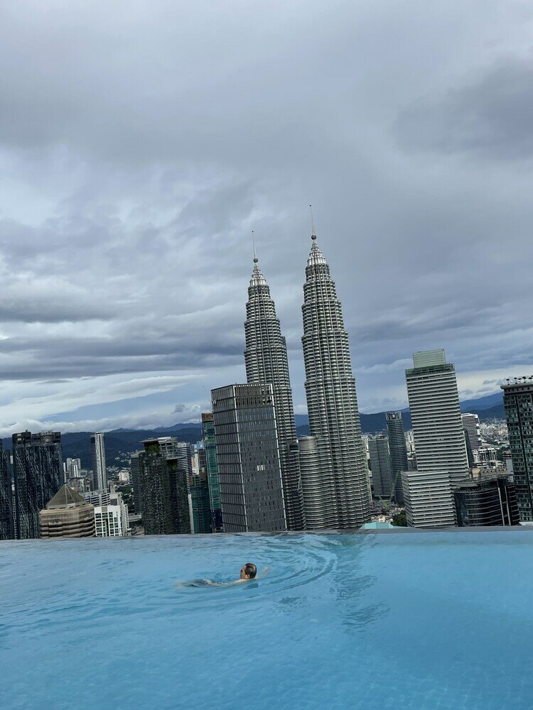 Фото The Hollwood Suites at Platinum