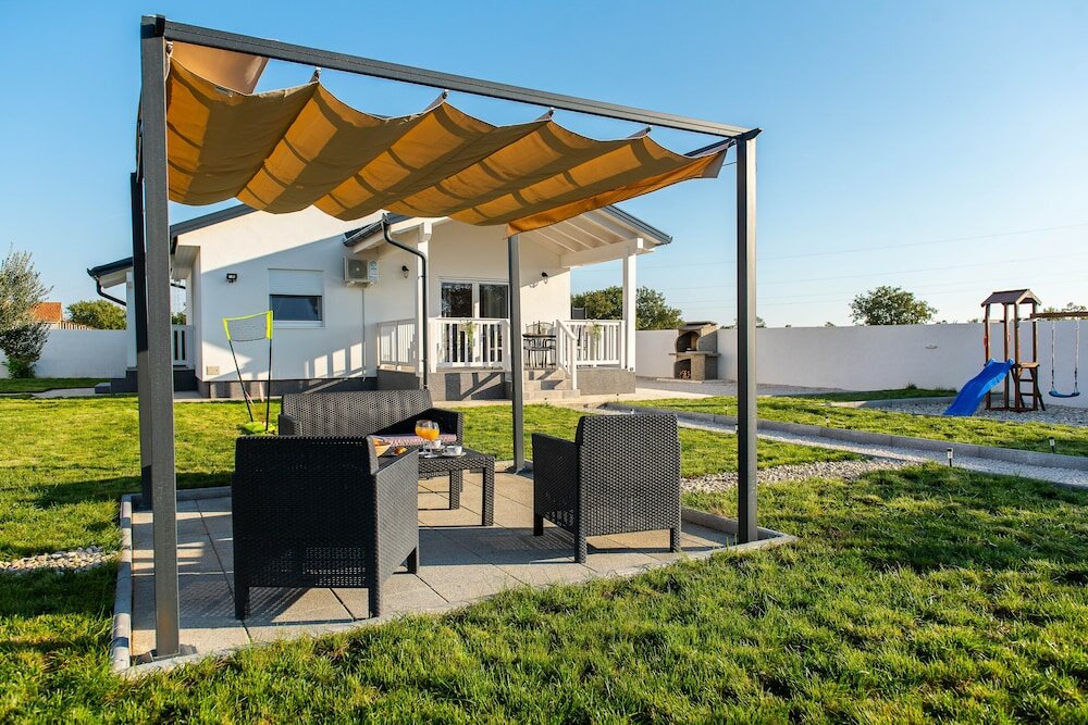 Фото Idyllic country house Aprilis