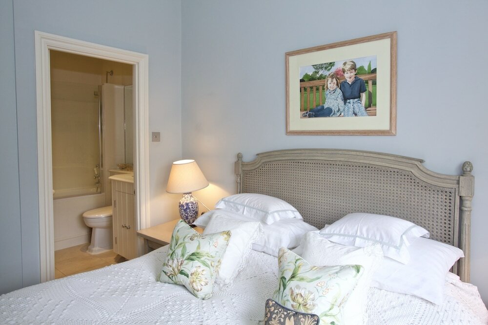 Фото A Place Like Home - Elegant flat in South Kensington