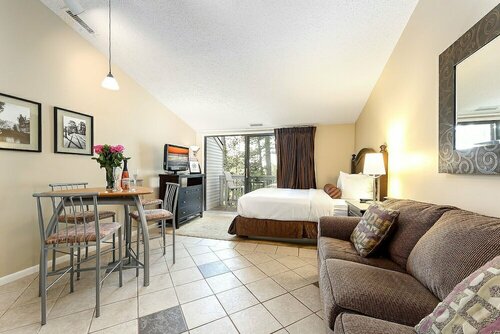 Гостиница The Shores Lake Views Condo Unit 5693