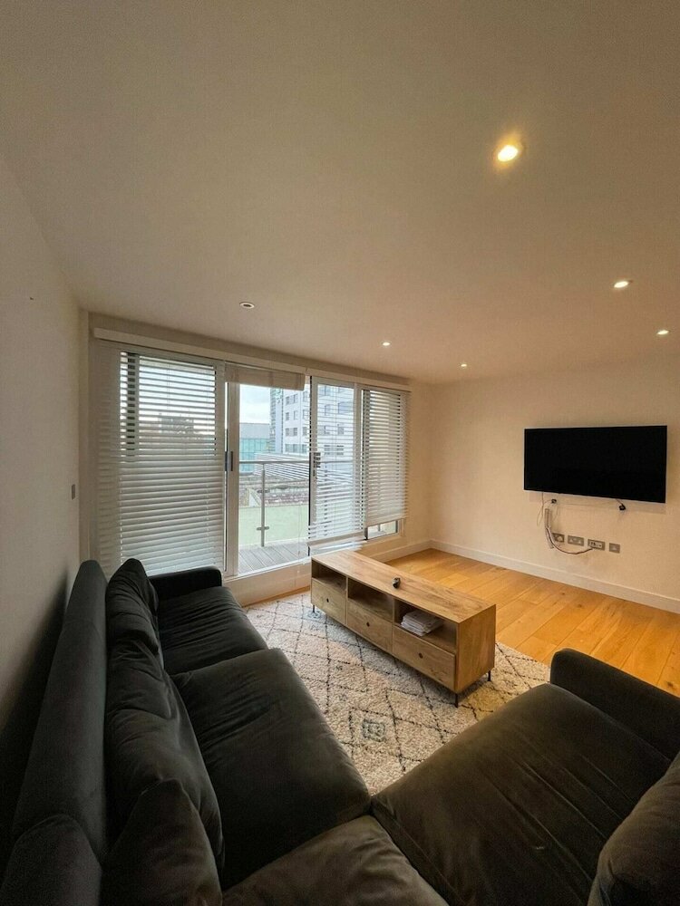 Фото Bright & Modern 2 Bedroom Flat W/balcony - Whitechapel!