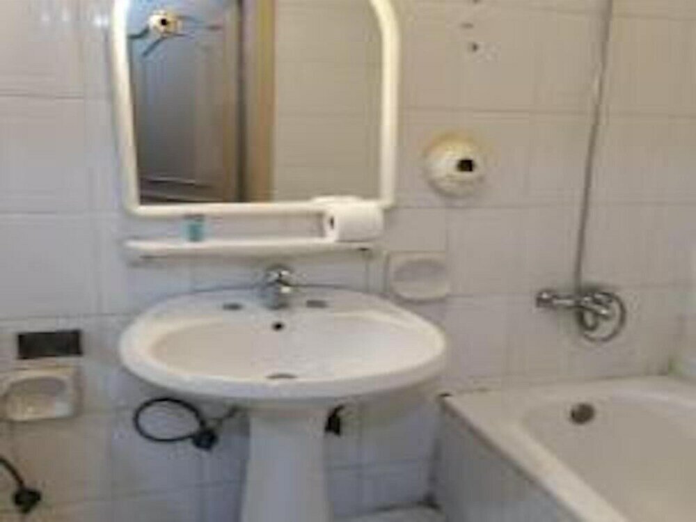 Фото Iwan Alandalusia Suites - Hira