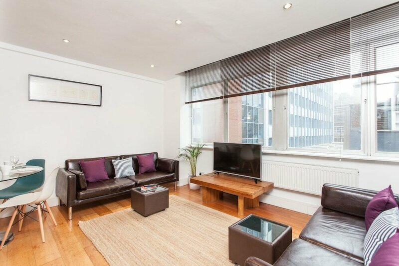 Гостиница Spacious Apartment Berwick St &Oxford St в Лондоне
