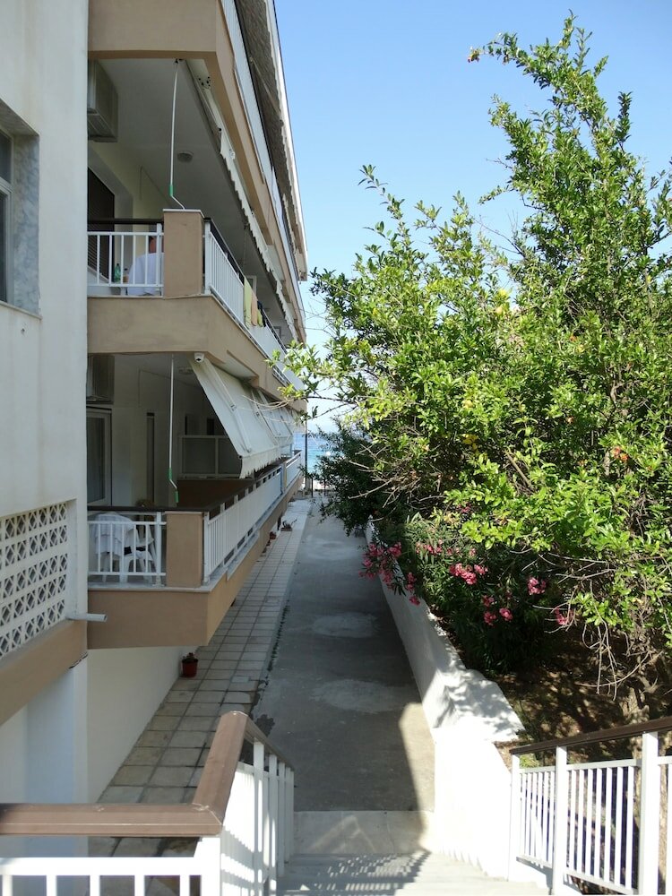 Фото Voula seaside apartments