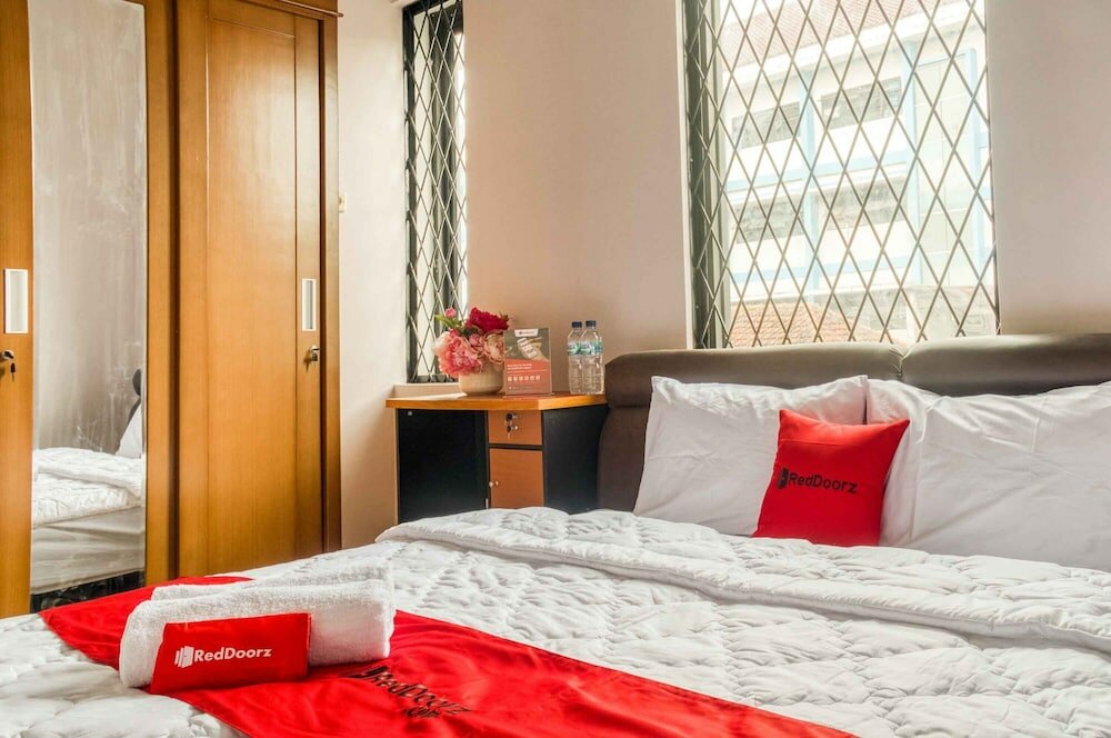 Фото RedDoorz near Duta Merlin