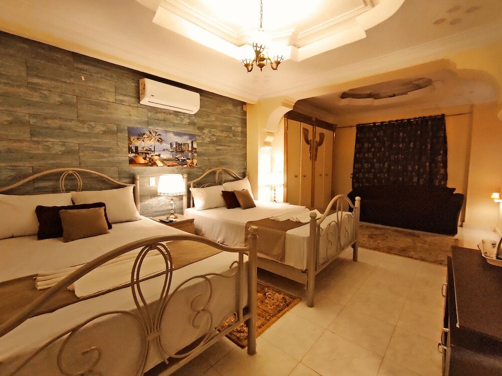 Фото Pyramids House