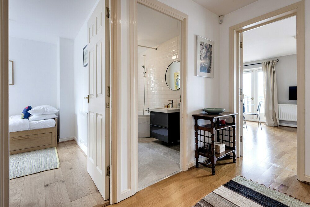 Фото Panoramic Docklands Home With Waterfront Views