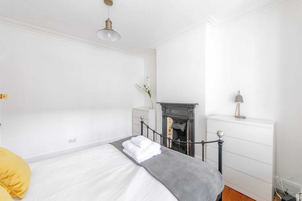 Фото Peaceful & Inviting 2bd House - Shepherd's Bush!