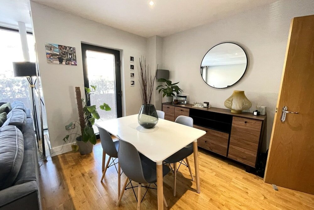 Фото Pristine 1bedroom Flat W/private Patio - Stockwell!