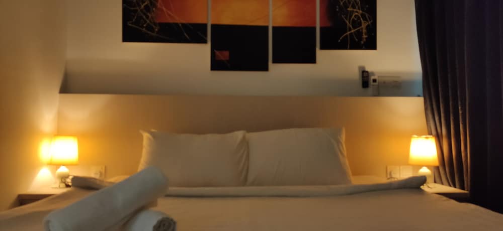 Фото Summer Suites Klcc by Luna