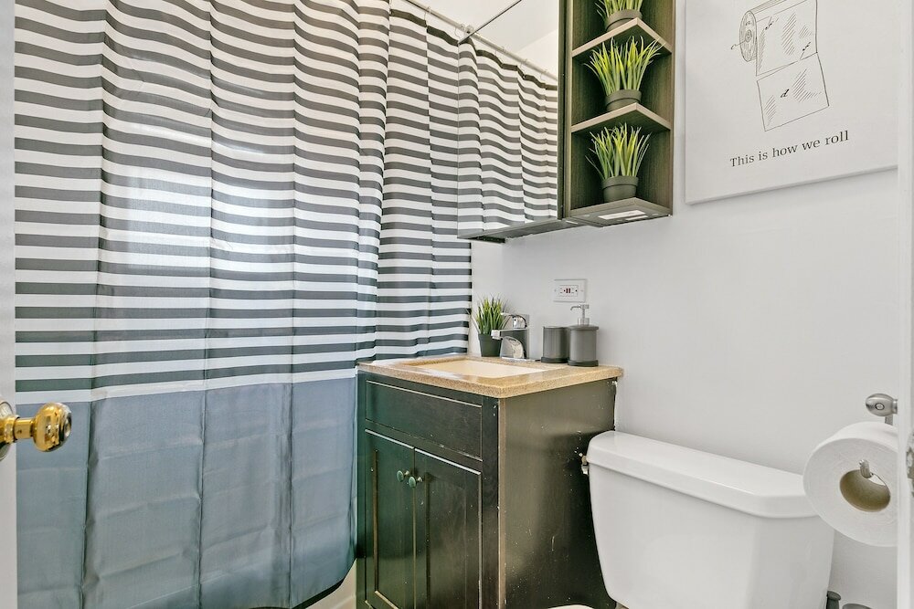 Фото 1br Apt with King Bed in Rogers Park