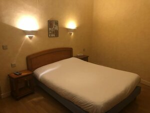 Hôtel Saint Louis (Centre-Val de Loire, Eure-et-Loir, Châteaudun, Rue de la République, 41), hotel