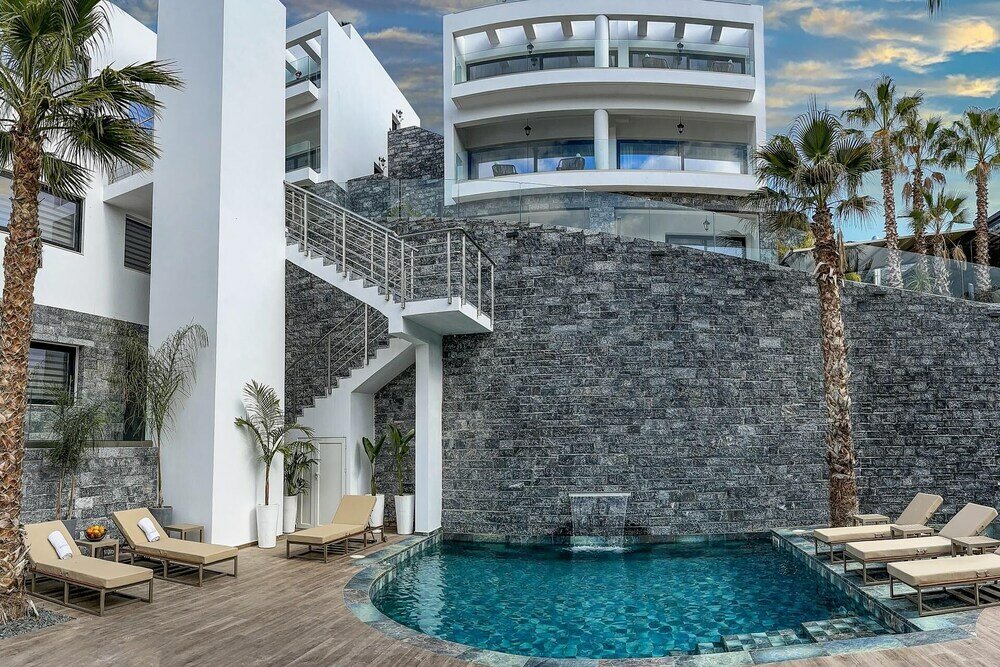 Фото Beach Walk Luxury Suites