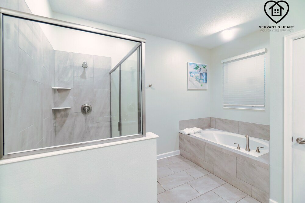 Фото Lakeview Luxury 9 Bedroom & 5 Bathroom w Private Pool