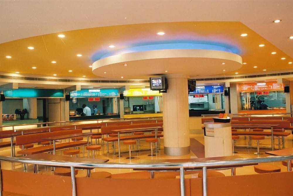 Фото Hotel Swati Deluxe