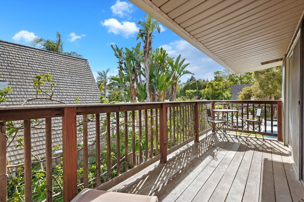 Фото Padaro Midcentury Beach & Garden