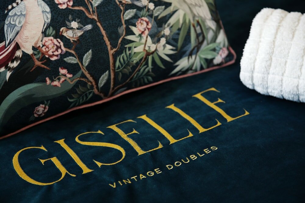 Фото Giselle Vintage Doubles