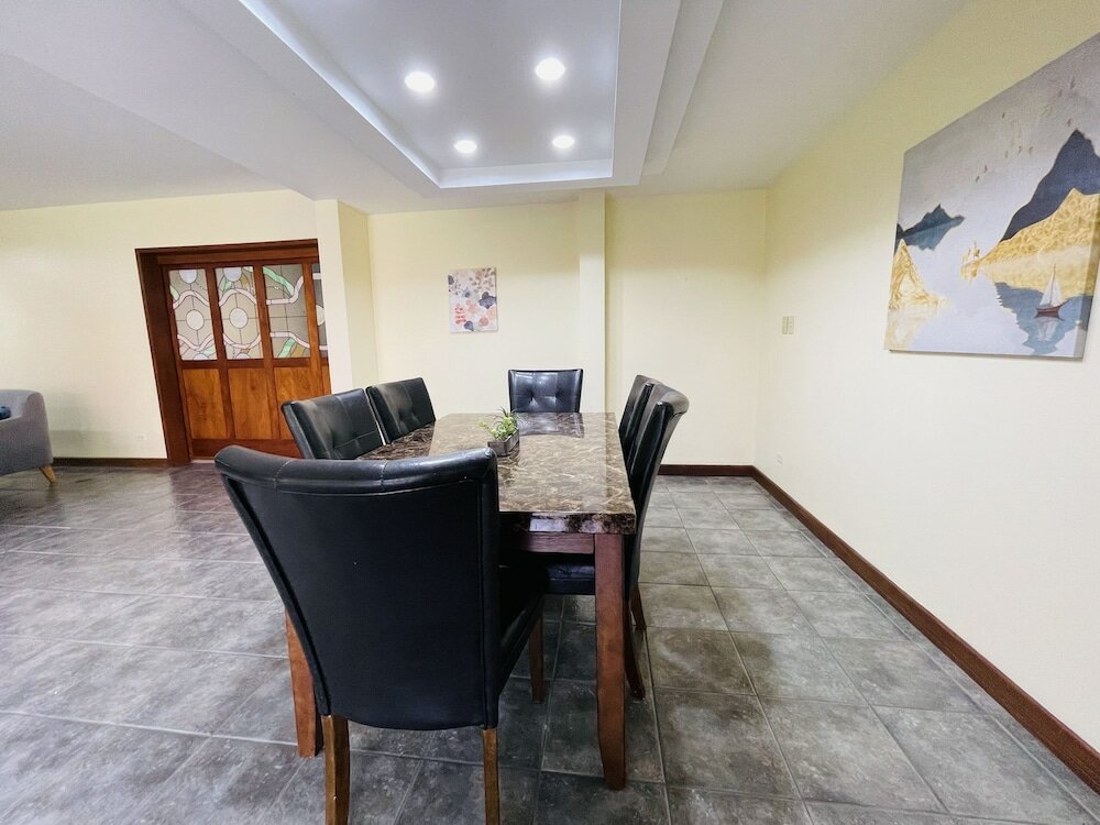 Фото The Rainier Bed & Breakfast 2