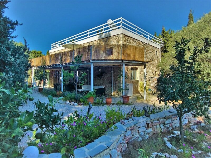 Гостиница Eco Secluded Hand Built Stone House in an Oasis