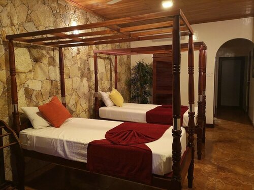 Гостиница Tropical Beach House, Hikkaduwa в Хиккадуве