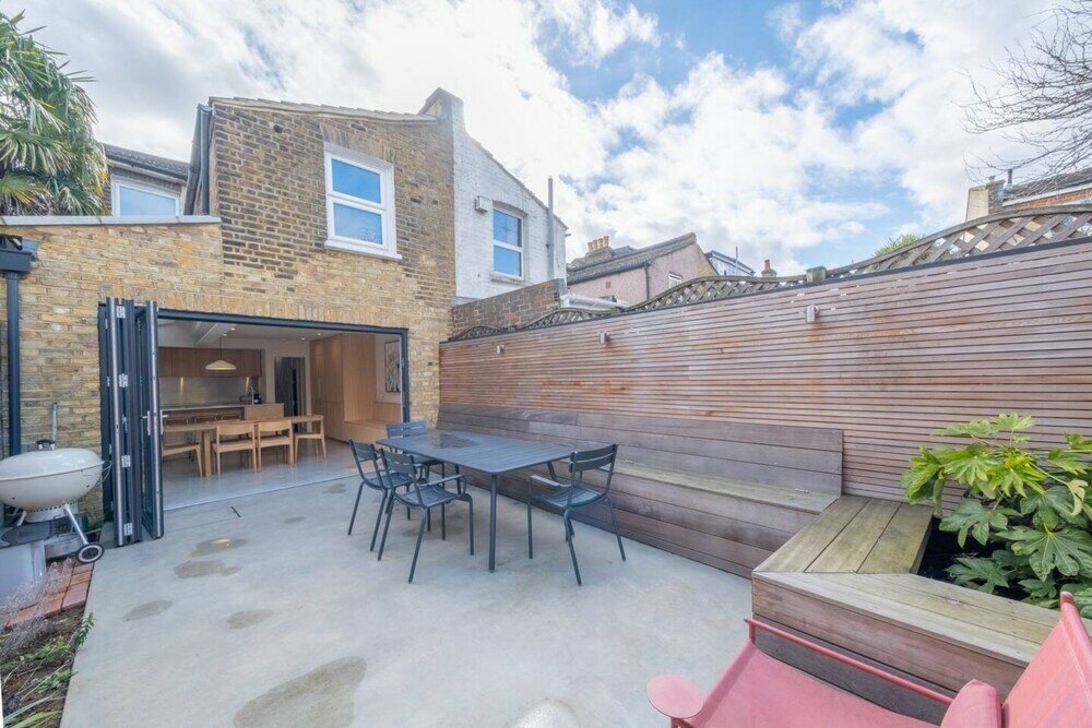 Фото Beautiful Minimalistic 2bd House - Victoria Park