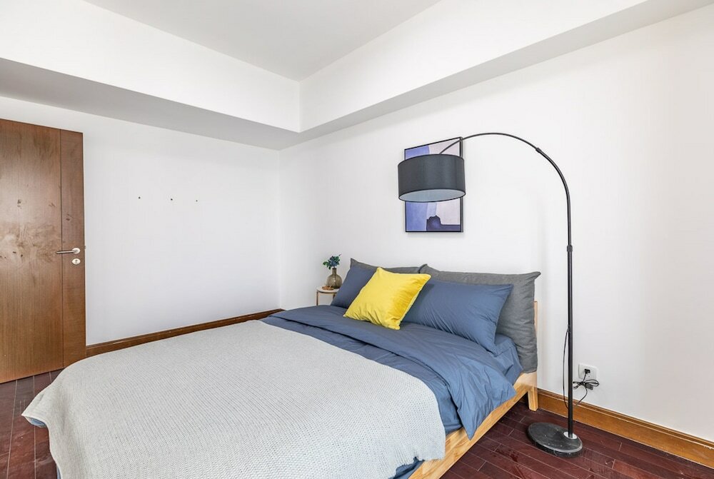 Фото Locals Boutique Apartment Gongbei No. 2