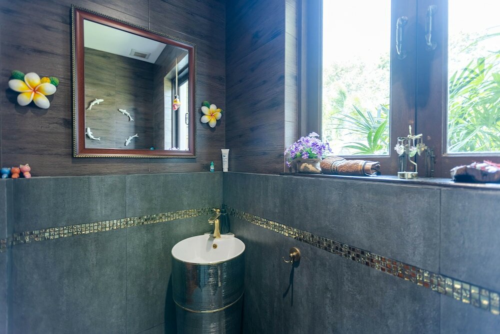 Фото Bali Style Mansion In Great Location Hg