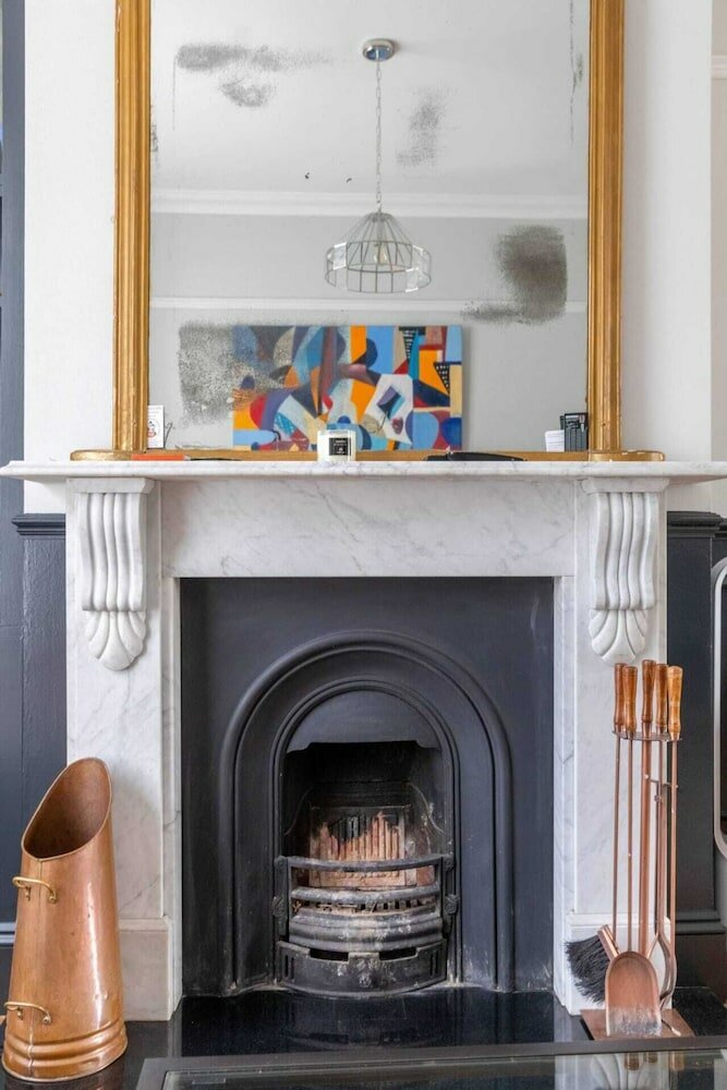 Фото Stylish 2 Bedroom Home in Islington With Garden