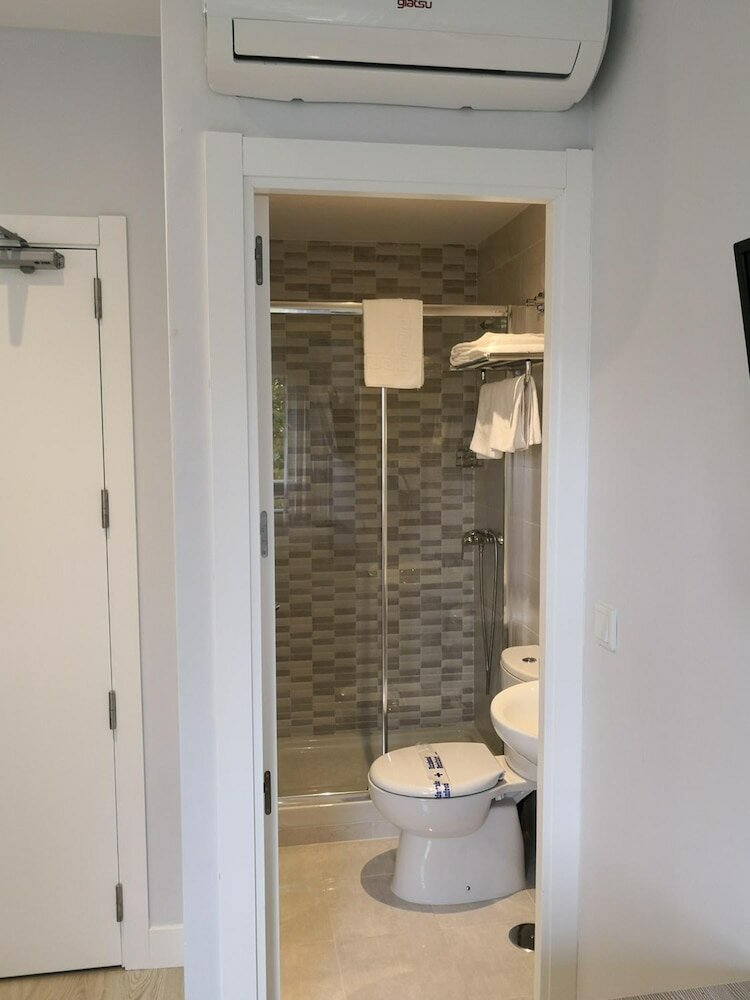 Фото Hostal Golden Alcalá