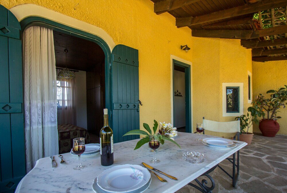 Фото Gorgeous Stone Cottage by the sea