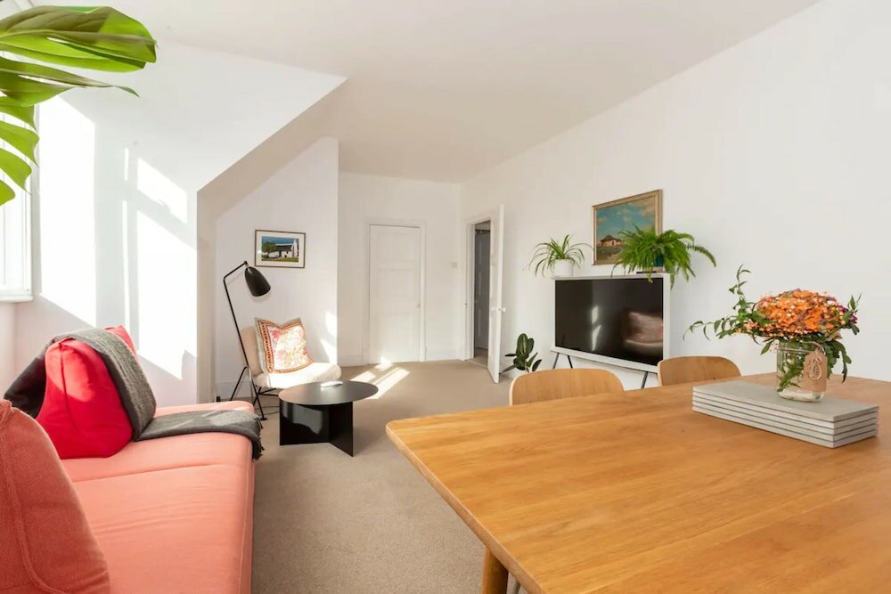 Фото Bright 1 Bedroom Flat Near the Tube