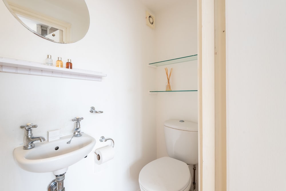 Фото Panoramic Family Home in Maida Vale