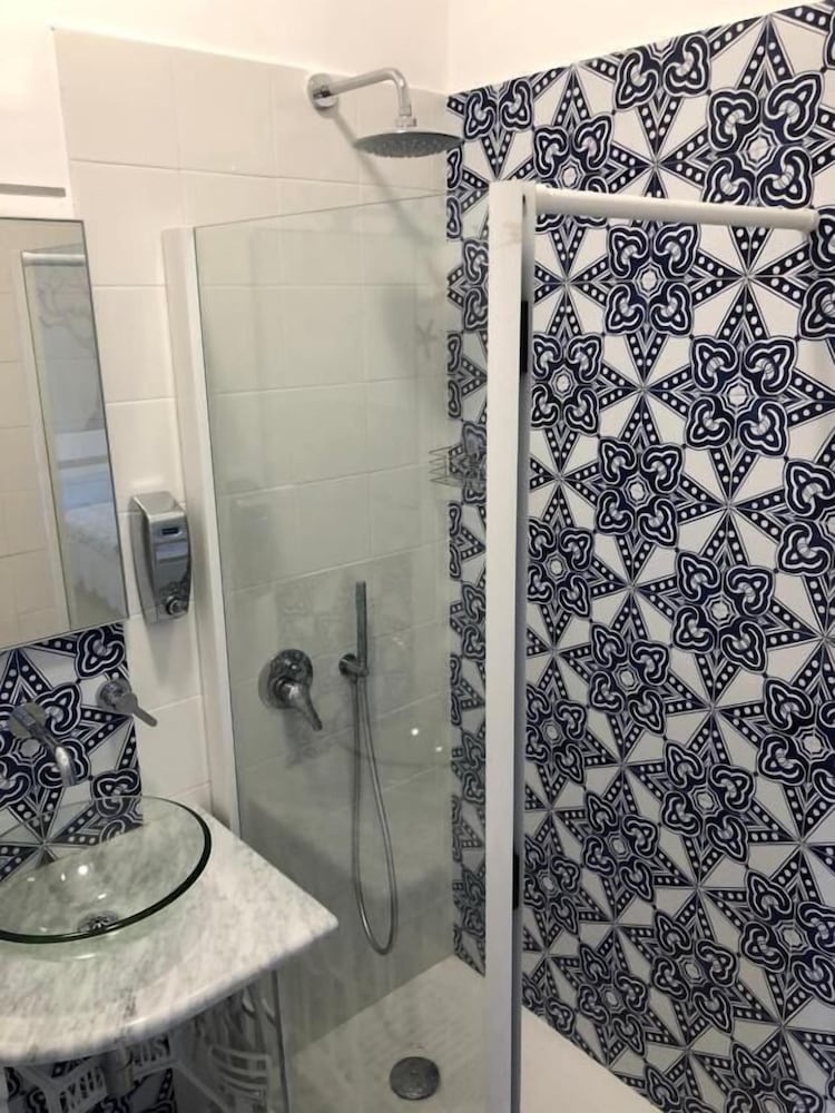 Фото Pompei Window