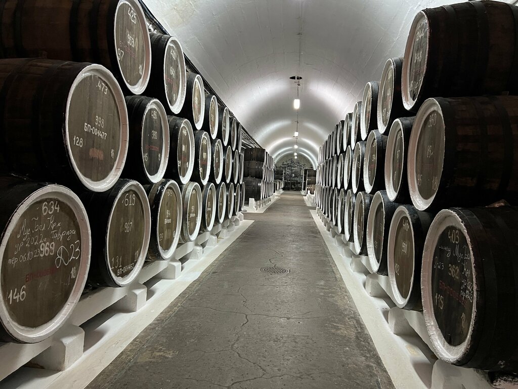 Şarap ve içki toptan satışları Massandra Winery, Kırım Cumhuriyeti, foto