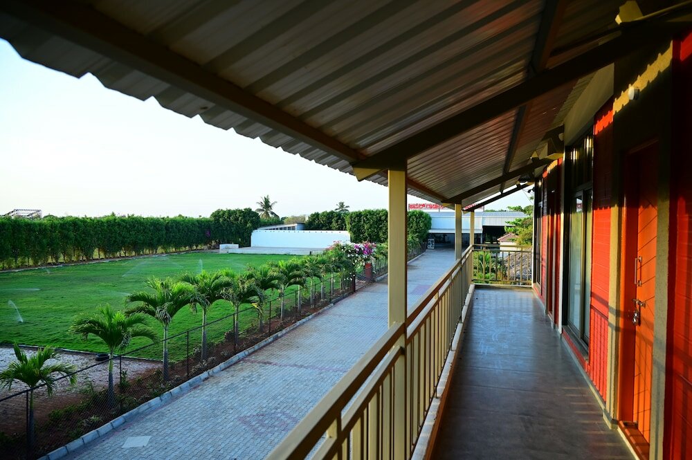 Фото Hotel Parth Residency