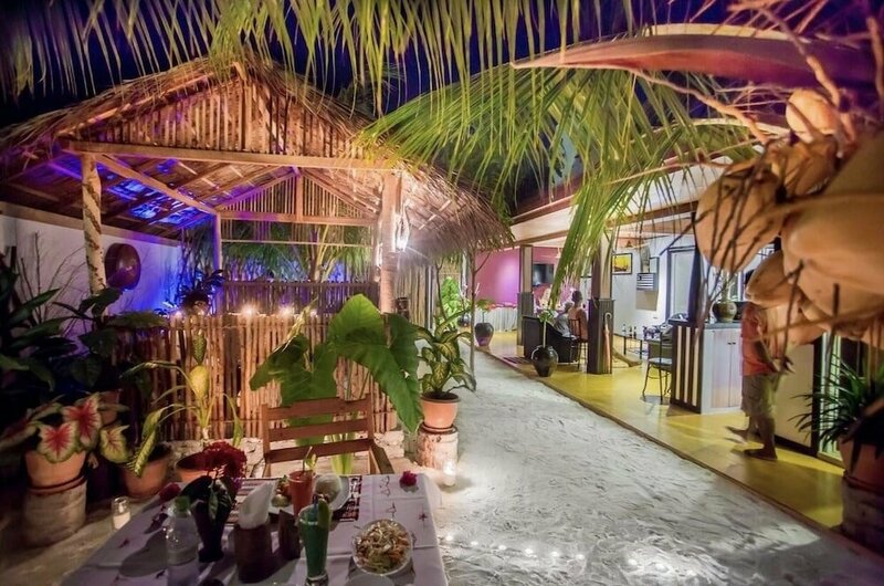 Гостиница Equator beachinn в Маафуши