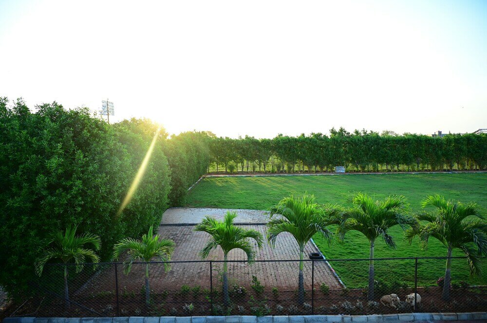 Фото Hotel Parth Residency