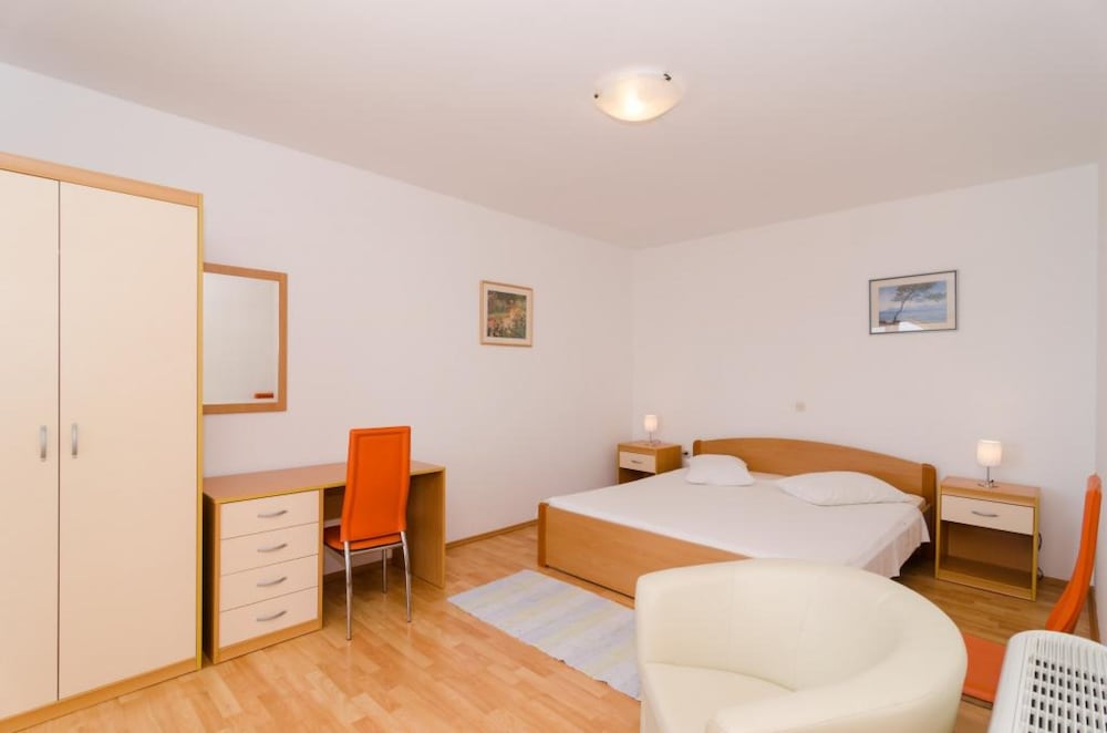 Фото Apartments Plavac Mali