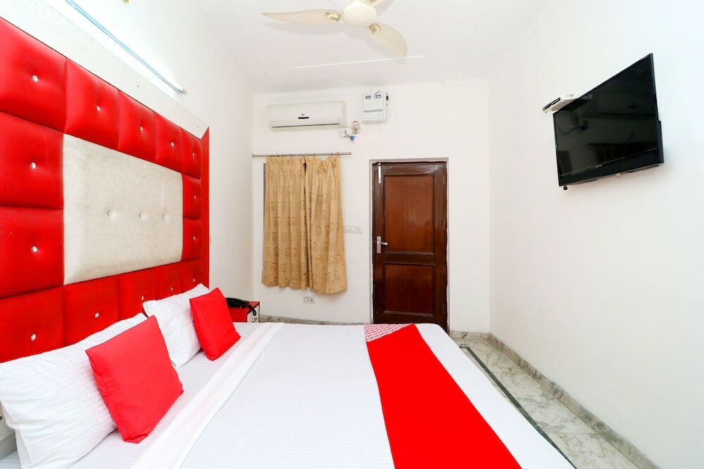 Фото Oyo 37663 Hotel Royal Palace