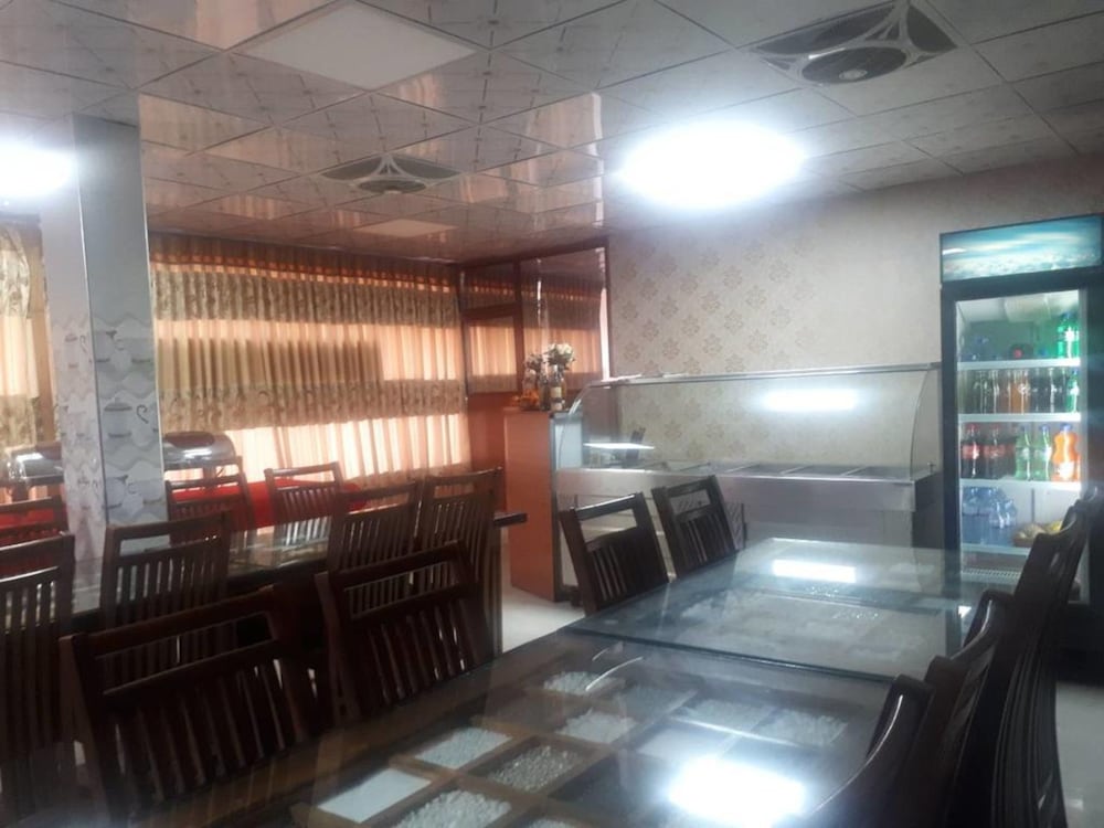 Фото Hotel Chathuna