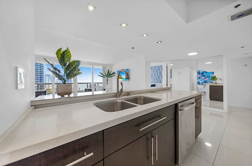 Фото Bayfront Gem With Balcony and Pool