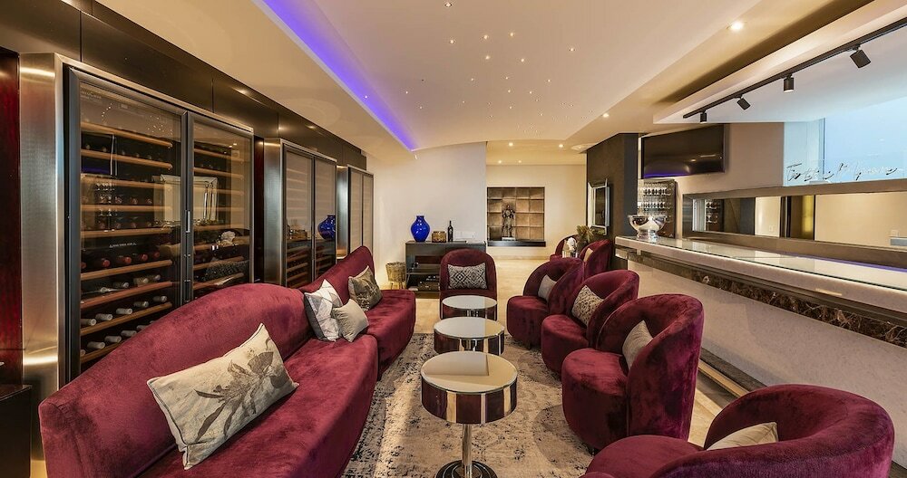 Фото Moondance Villa & Suites