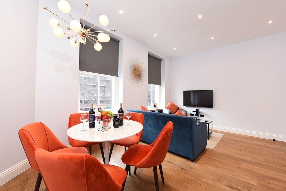 Фото Stylish & Spacious Deluxe Apartments near Victoria Station