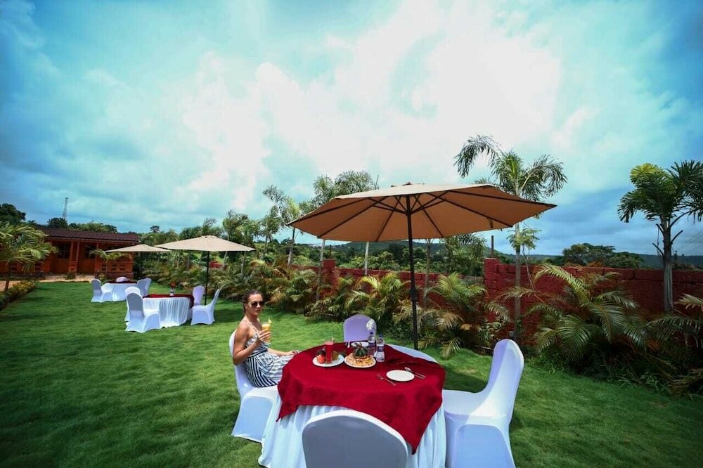 Фото Grand Vatika Resort