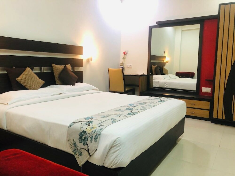 Фото Raghu Mahal Hotel